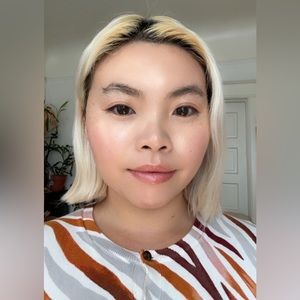 Hi! Welcome to my closet!